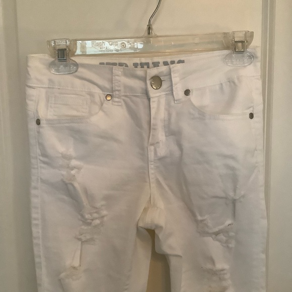 VIP Jeans Womens 3/4 White Destroyed Raw Hem Jeans - Picture 2 of 10